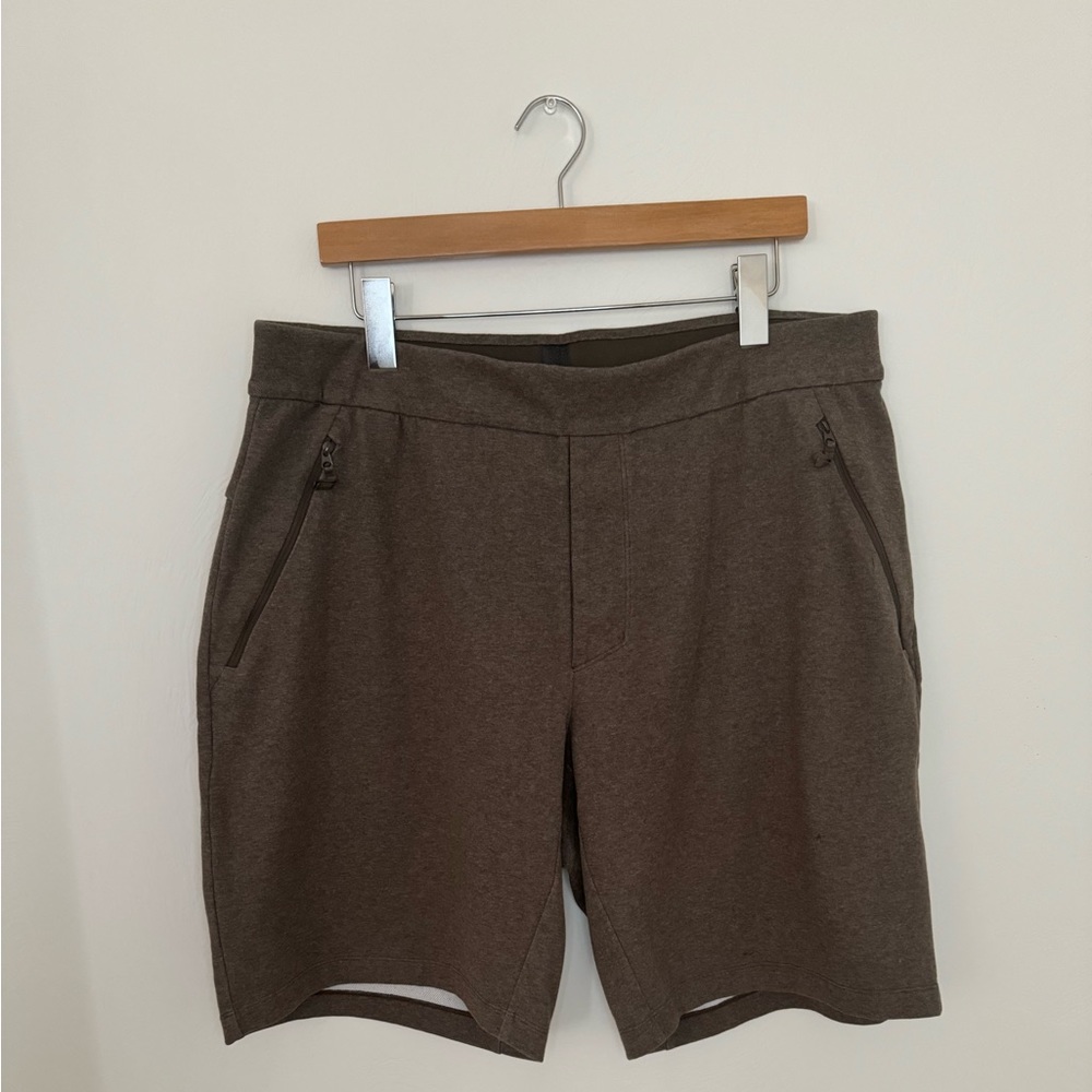 Men’s Arc’teryx Sweat Shorts. Size XL